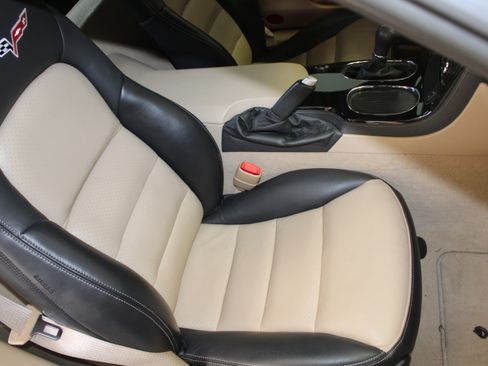 Used 2008 Chevrolet Corvette Coupe w/ Preferred Equipment Group RWD image 19