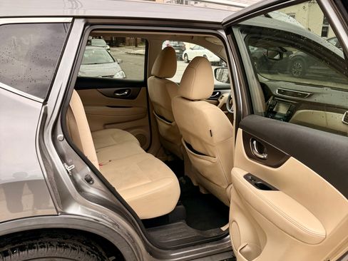 Used 2016 Nissan Rogue SV w/ SV Premium Package image 9