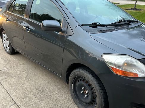 Used 2010 Toyota Yaris Sedan image 1