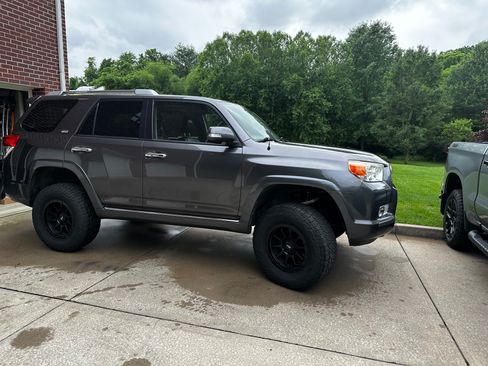 Used 2010 Toyota 4Runner SR5 AWD/4WD image 6