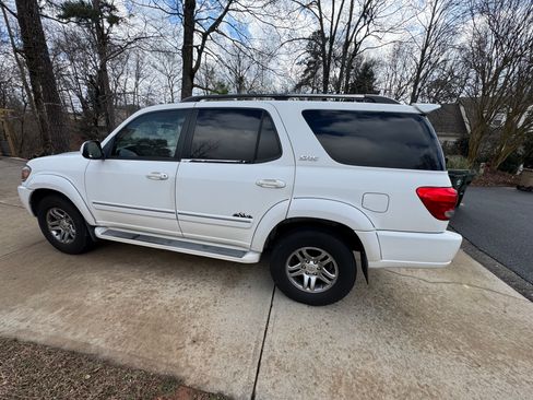 Used 2005 Toyota Sequoia SR5 image 4