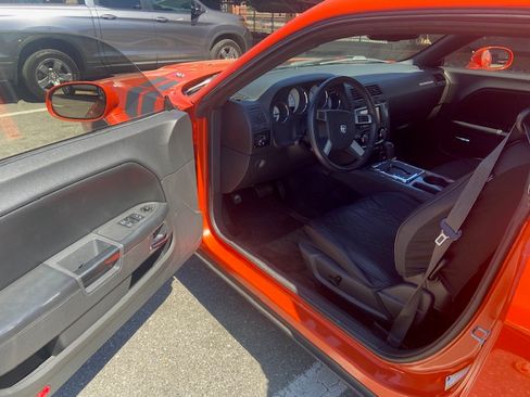 Used 2009 Dodge Challenger R/T image 9