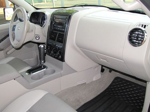 Used 2007 Ford Explorer XLT image 21