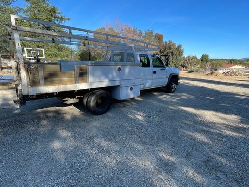 Used 2004 Chevrolet Silverado 3500 161.5 W.B. 4D w/ Heavy-Duty Power Package image 2