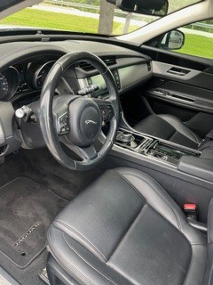 Used 2018 Jaguar XF RWD image 8