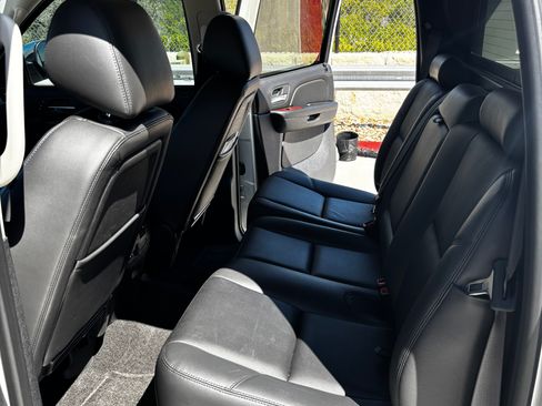 Used 2013 Chevrolet Avalanche LTZ image 12