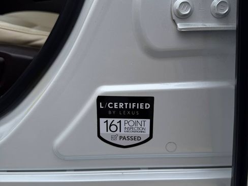 Used 2016 Lexus ES 300h w/ Navigation System Package image 19