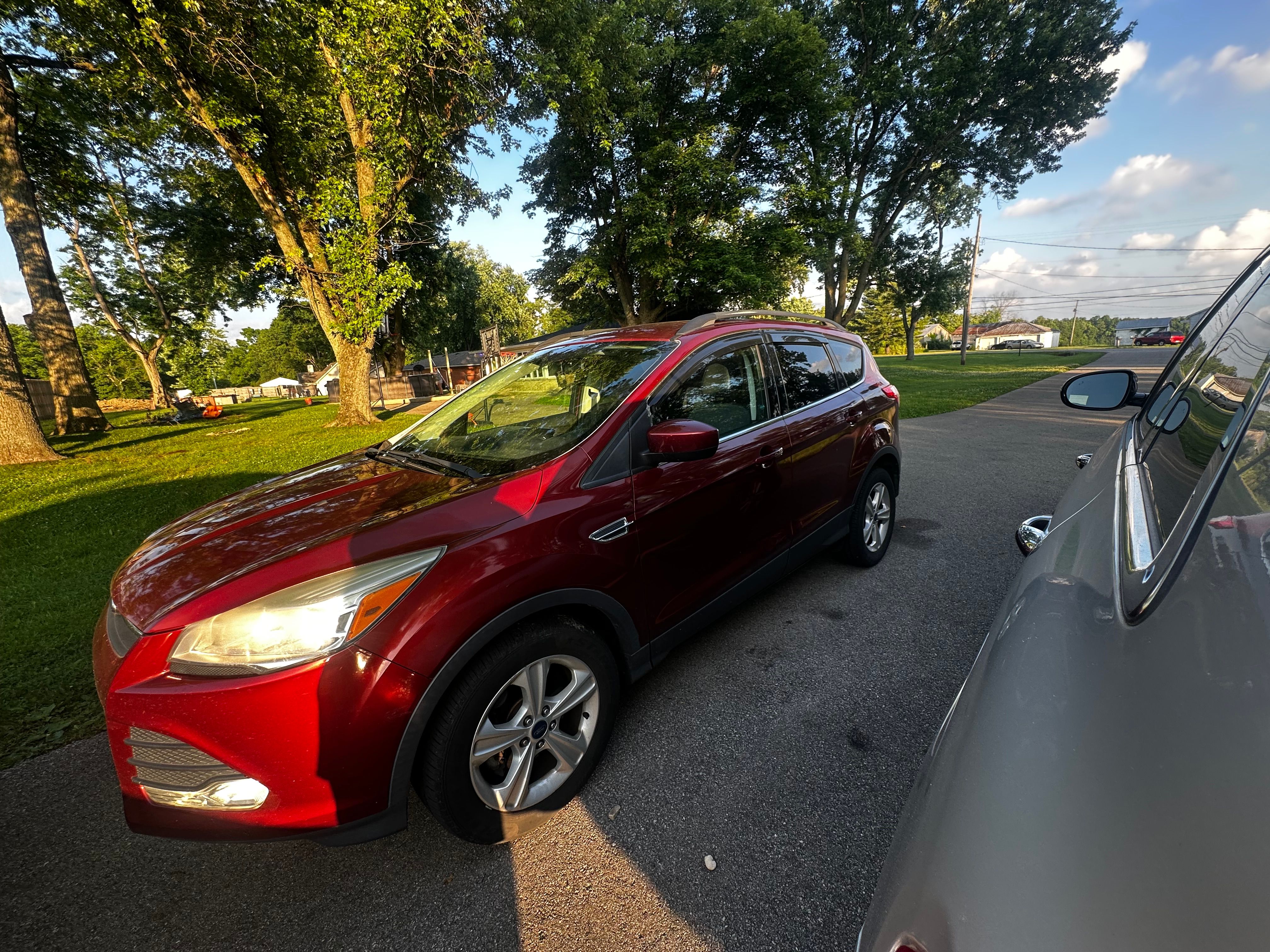 Used 2015 Ford Escape SE w/ Equipment Group 201A FWD image 1
