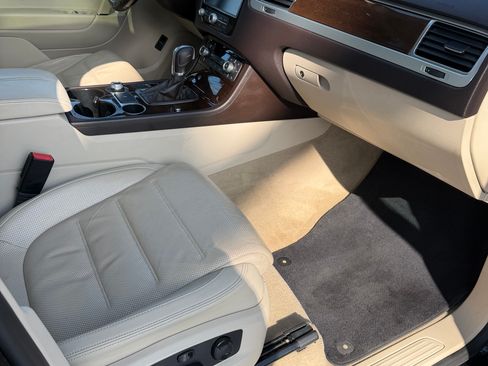 Used 2016 Volkswagen Touareg TDI image 20