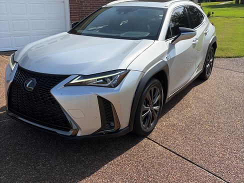 Used 2020 Lexus UX 200 F Sport w/ F Sport Premium Package FWD image 1