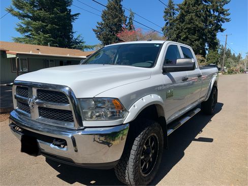 Used 2018 RAM 3500 Tradesman w/ Chrome Appearance Group AWD/4WD image 4