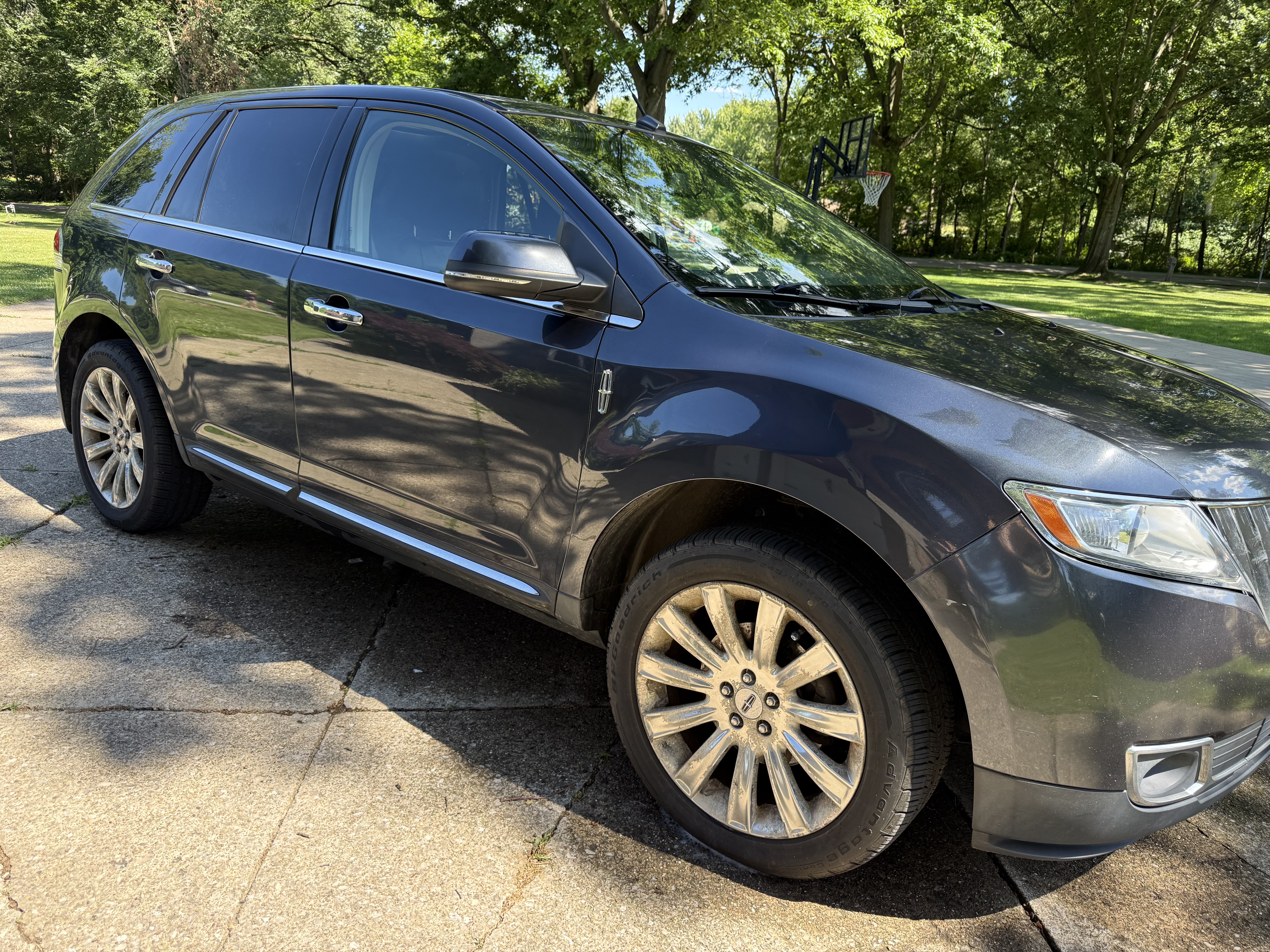 Used 2014 Lincoln MKX AWD w/ Equipment Group 102A image 2