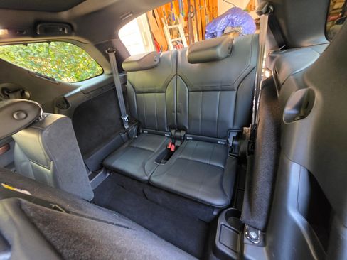 Used 2019 Land Rover Discovery HSE image 8