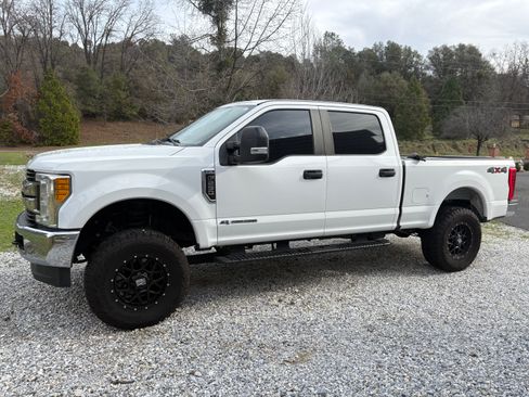 Used 2017 Ford F250 XL w/ STX Appearance Package image 4