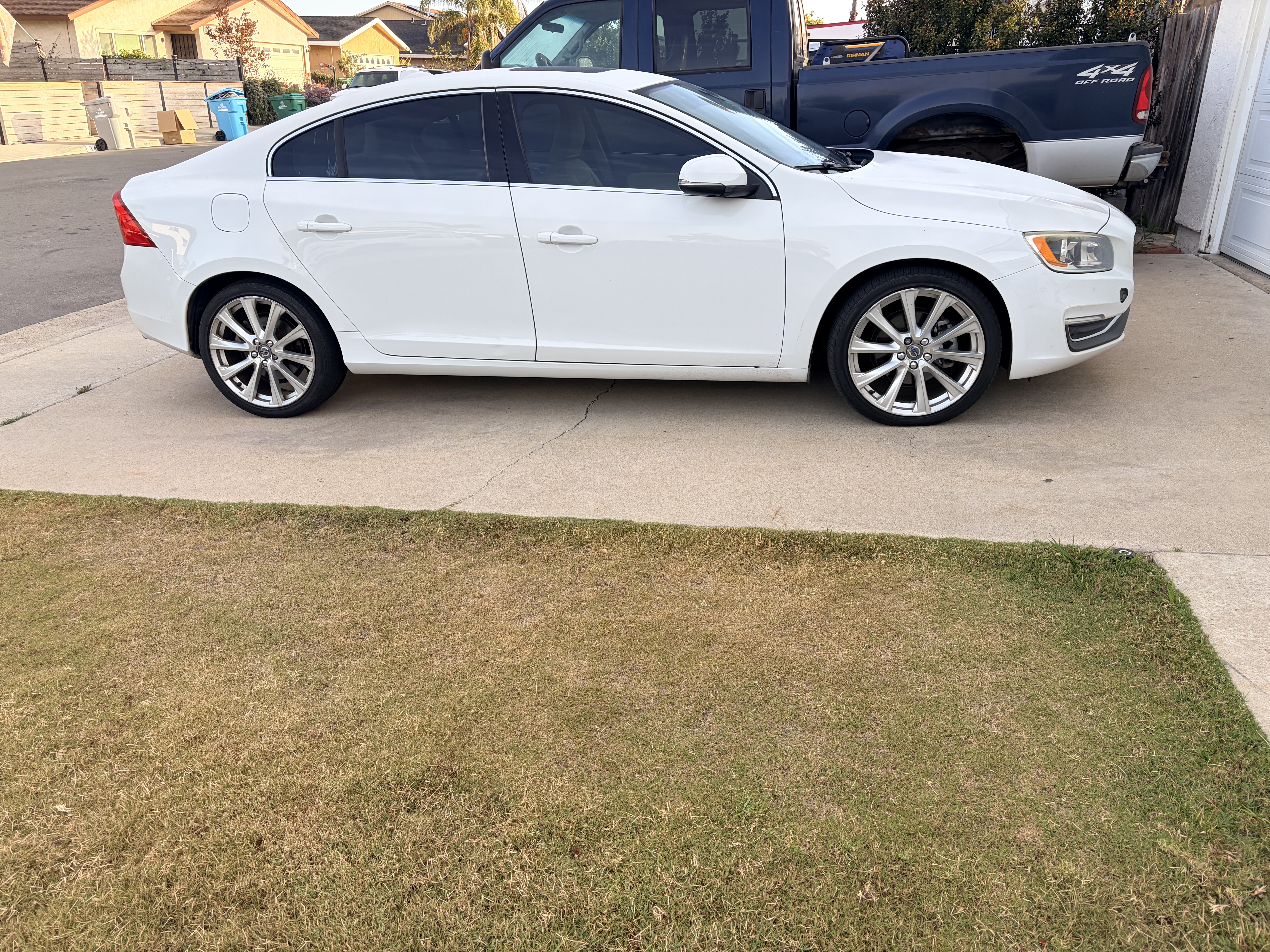 Used 2017 Volvo S60 T5 Inscription FWD image 1