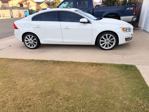 Used 2017 Volvo S60 T5 Inscription FWD image 1