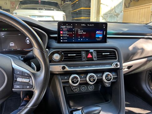 Used 2022 Genesis G70 2.0T RWD image 11