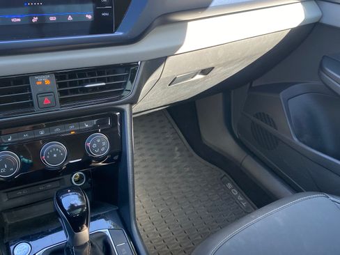 Used 2023 Volkswagen Taos SE image 8