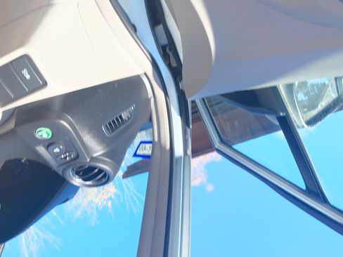 Used 2012 Honda Insight EX image 9