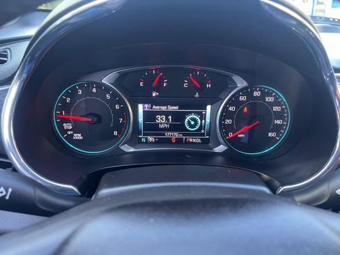 Used 2018 Chevrolet Malibu LT image 16