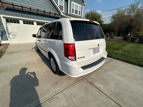 Used 2015 RAM C/V Tradesman image 4