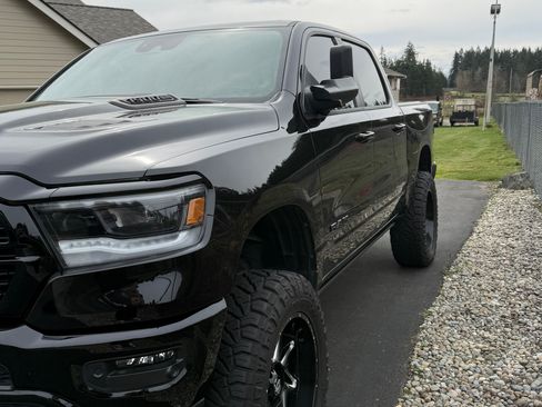 Used 2024 RAM 1500 Laramie image 2