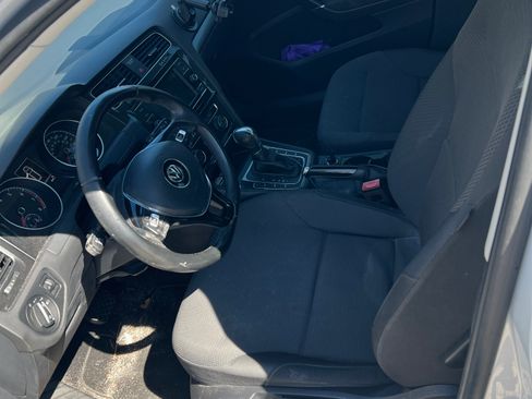 Used 2019 Volkswagen Golf S AWD/4WD image 8