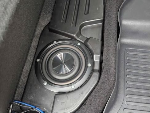 Used 2018 RAM 1500 Classic SLT w/ Luxury Group image 9