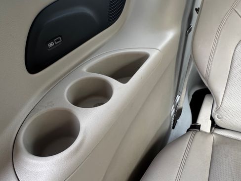 Used 2020 Chrysler Pacifica Touring-L Plus w/ Advanced Safetytec Group FWD image 22
