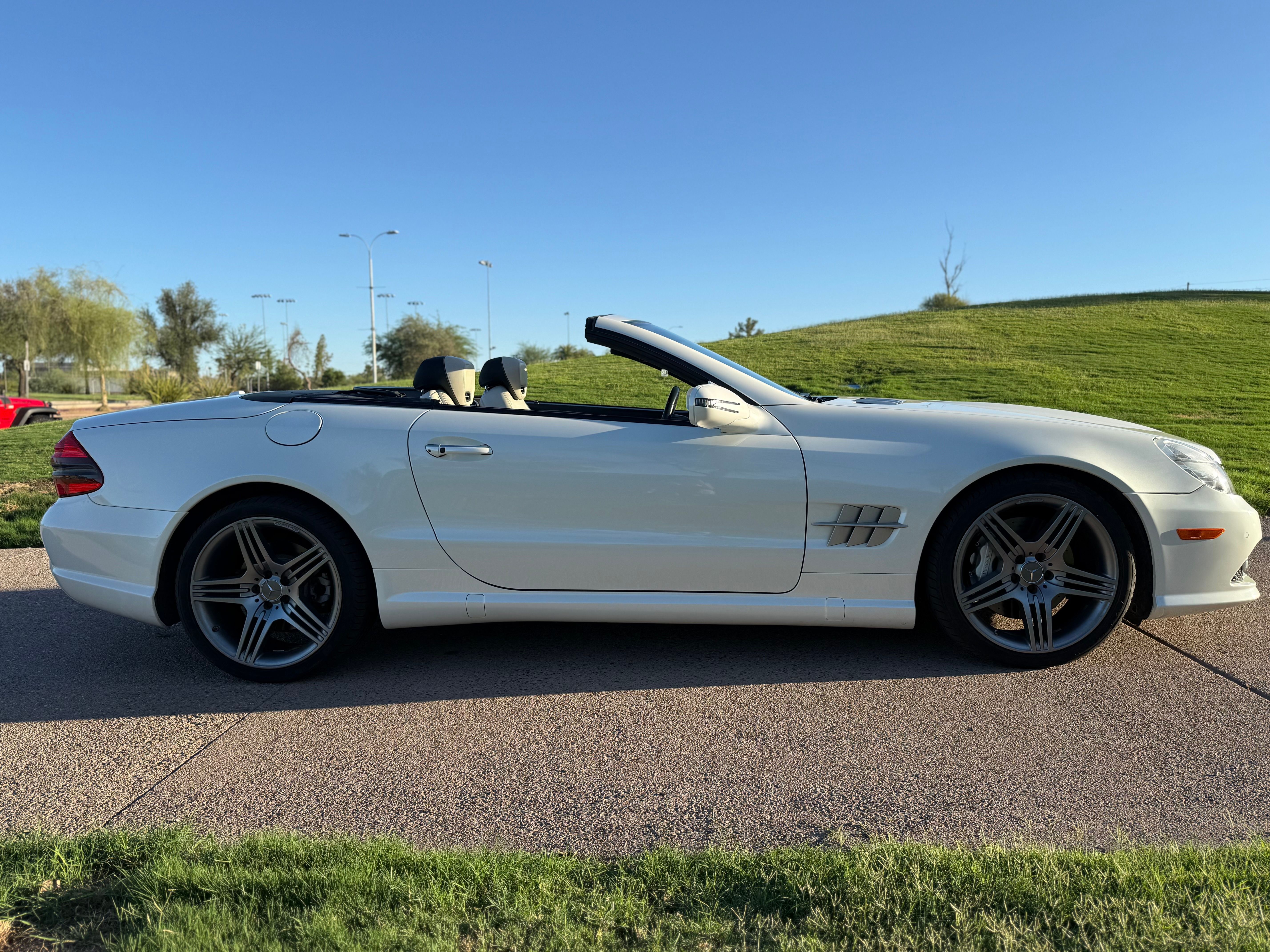 Used 2012 Mercedes-Benz SL 550 w/ SL Wheel Pkg image 4