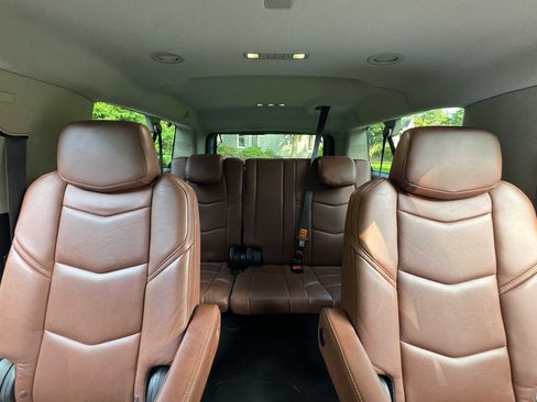 Used 2016 Cadillac Escalade ESV Luxury AWD/4WD image 20