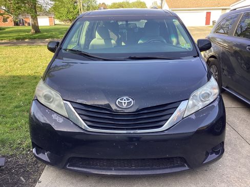 Used 2016 Toyota Sienna LE image 2