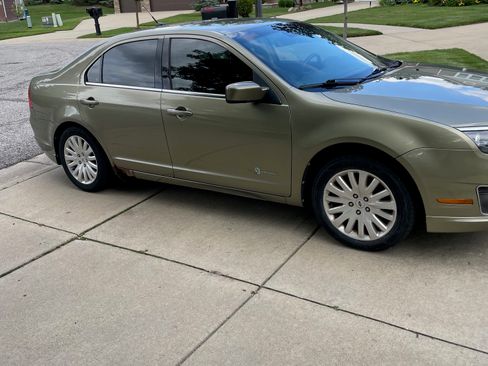 Used 2012 Ford Fusion Hybrid FWD image 4