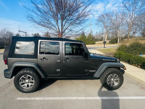 Used 2017 Jeep Wrangler Unlimited Rubicon w/ Connectivity Group AWD/4WD image 2