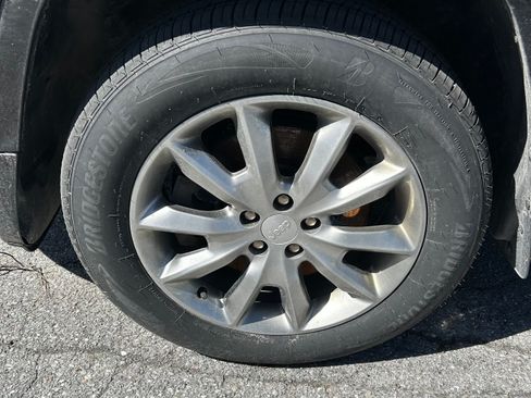 Used 2018 Jeep Cherokee Latitude AWD/4WD image 14
