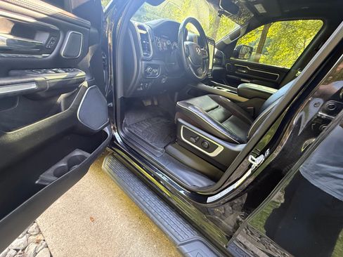 Used 2023 RAM 1500 Laramie AWD/4WD image 12
