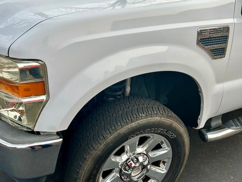 Used 2010 Ford F250 Lariat image 2