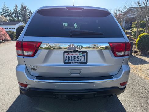 Used 2013 Jeep Grand Cherokee Overland image 12