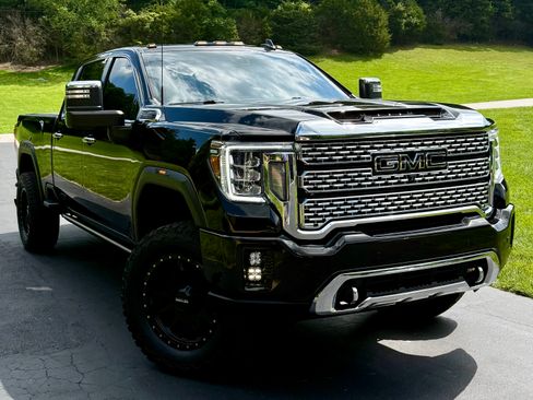 Used 2021 GMC Sierra 2500 Denali w/ Denali Black Diamond Edition AWD/4WD image 1