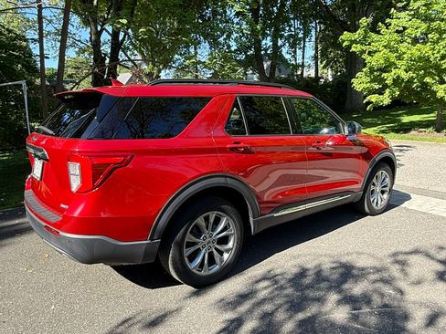 Used 2020 Ford Explorer XLT w/ Equipment Group 202A AWD/4WD image 4
