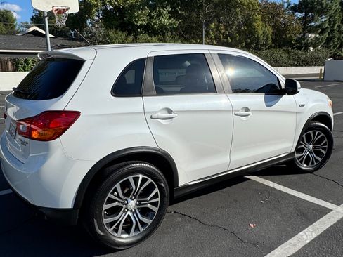 Used 2016 Mitsubishi Outlander Sport ES image 2
