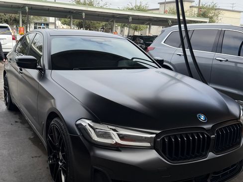 Used 2022 BMW 530e w/ Premium Package RWD image 5