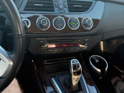 Used 2012 BMW Z4 sDrive28i image 17