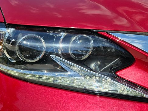 Used 2017 Lexus ES 300h image 9