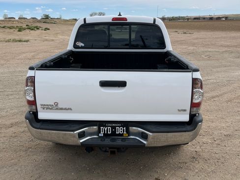 Used 2015 Toyota Tacoma 4x4 Double Cab w/ TRD Off-Road Package image 6