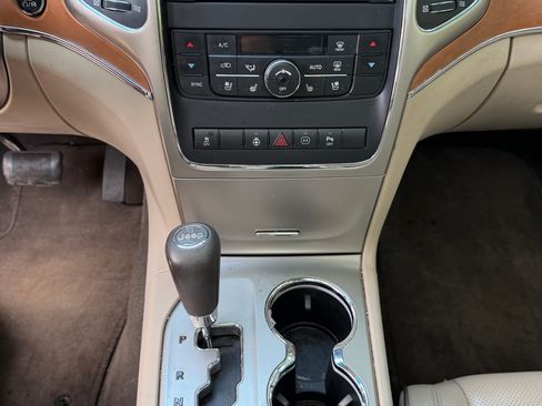 Used 2012 Jeep Grand Cherokee Overland image 14