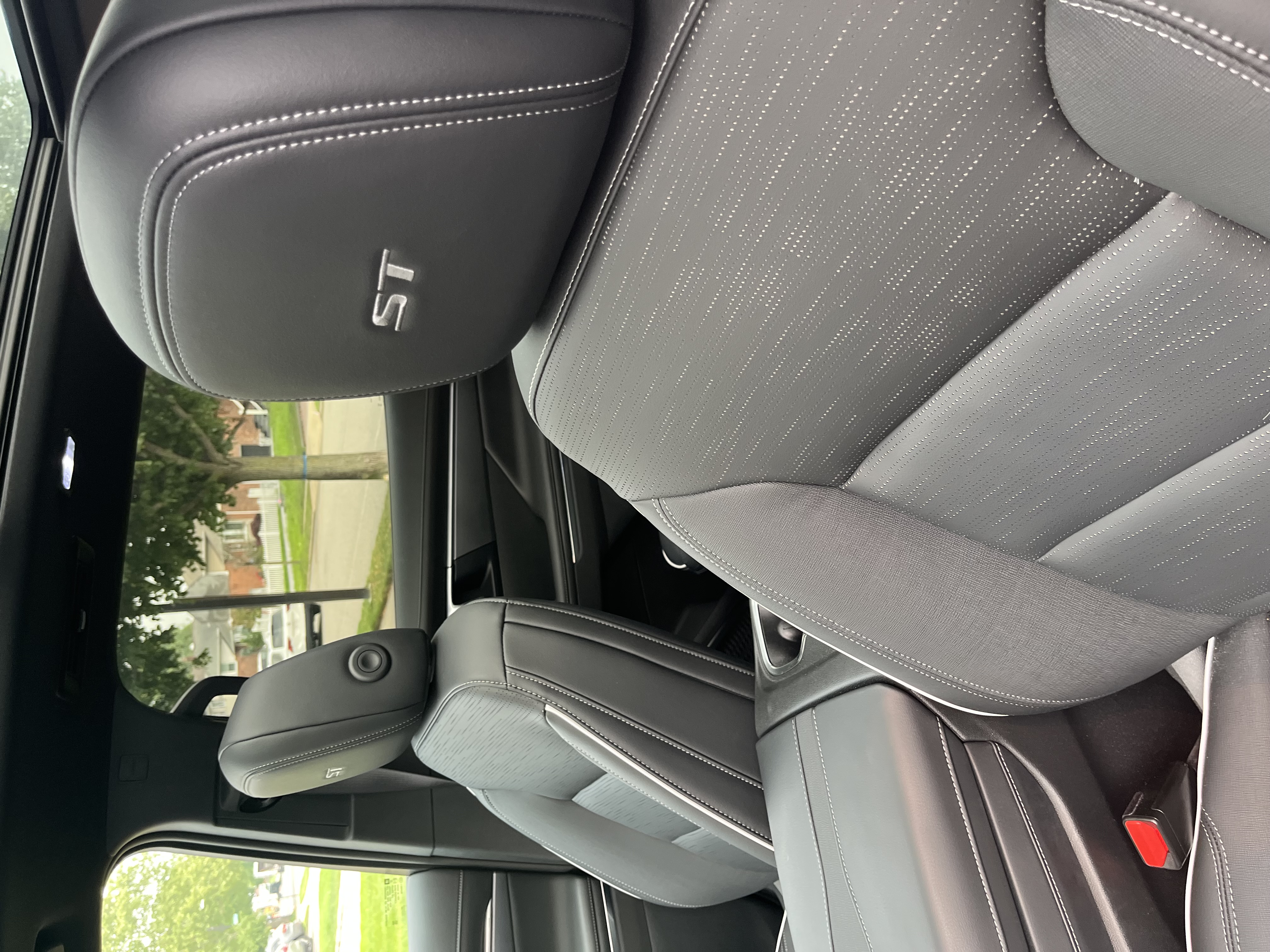 Used 2025 Buick Enclave Sport Touring w/ Super Cruise Package FWD image 6