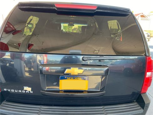 Used 2013 Chevrolet Suburban LT image 9