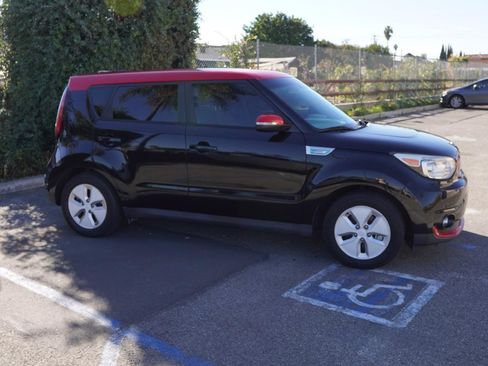 Used 2015 Kia Soul EV + image 6