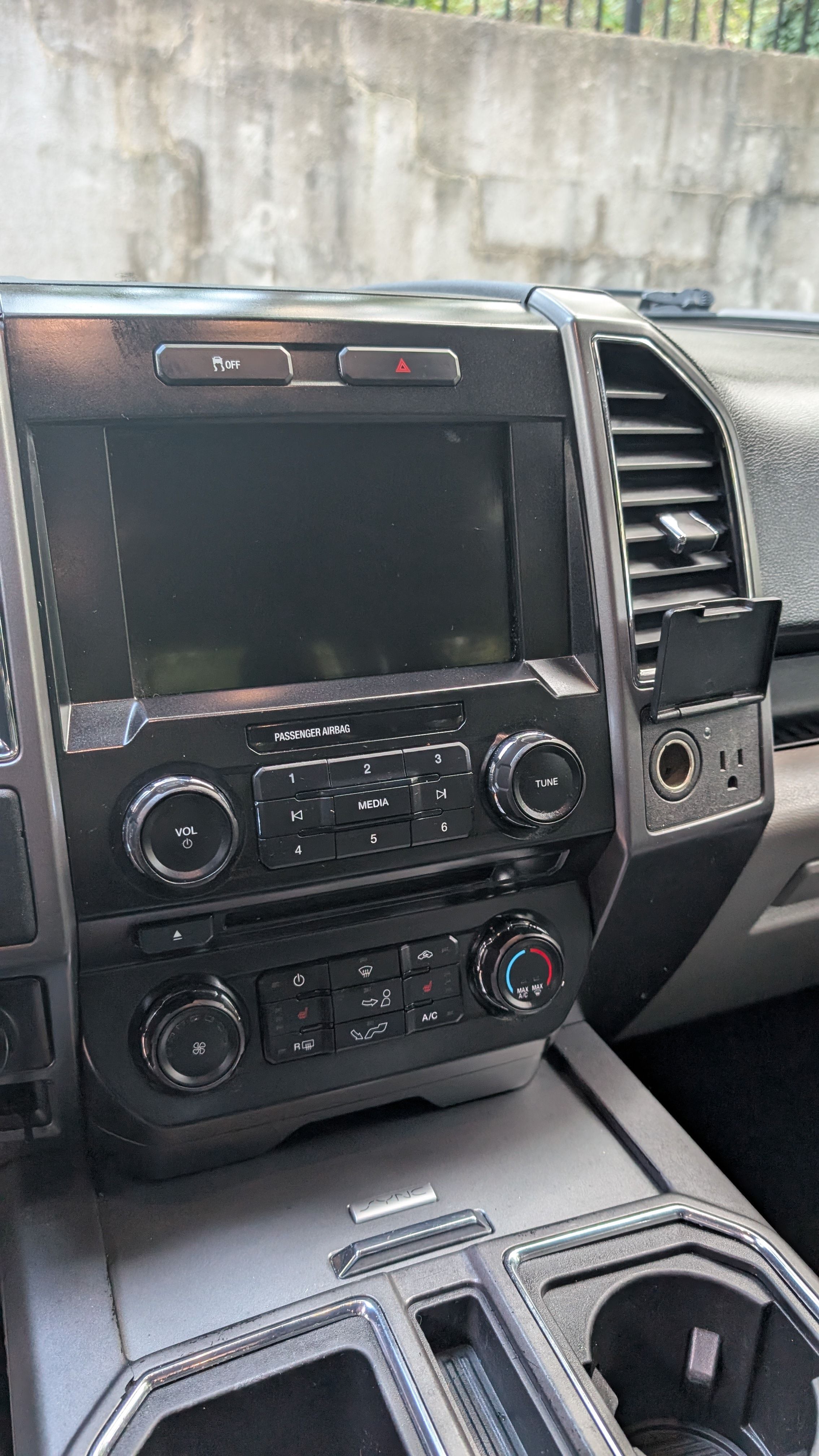 Used 2017 Ford F150 XLT w/ Equipment Group 302A Luxury RWD image 14